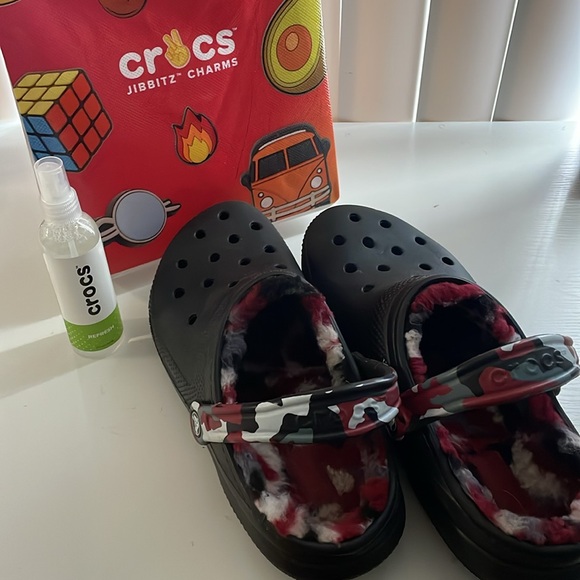 Fuzzy Crocs - Picture 7 of 7